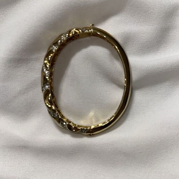 Gold tone jeweled wave detailed bangle bracelet - Picture 7 of 8